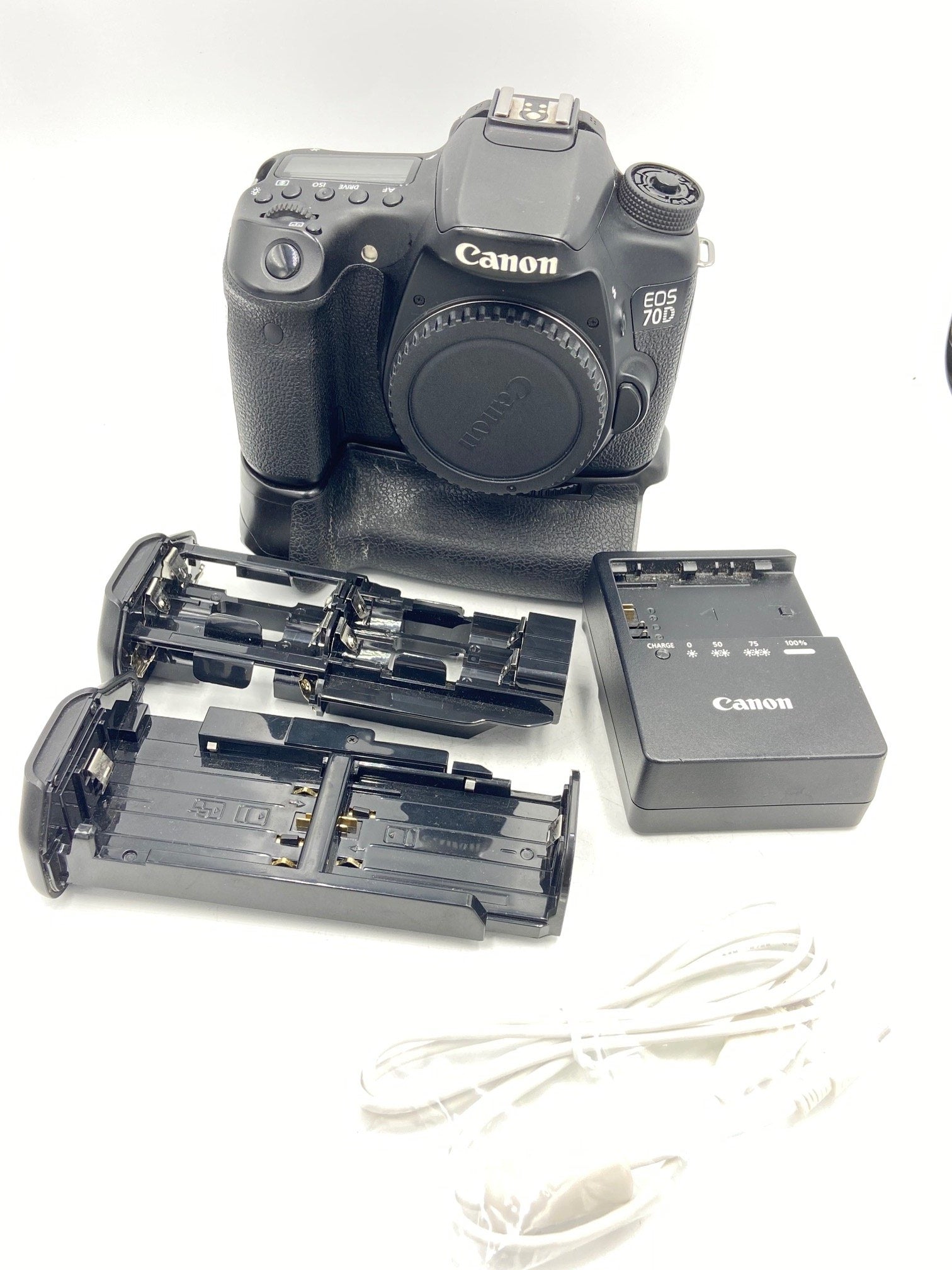 USED Canon EOS 70D DSLR Camera Body with Grip (AS-IS)