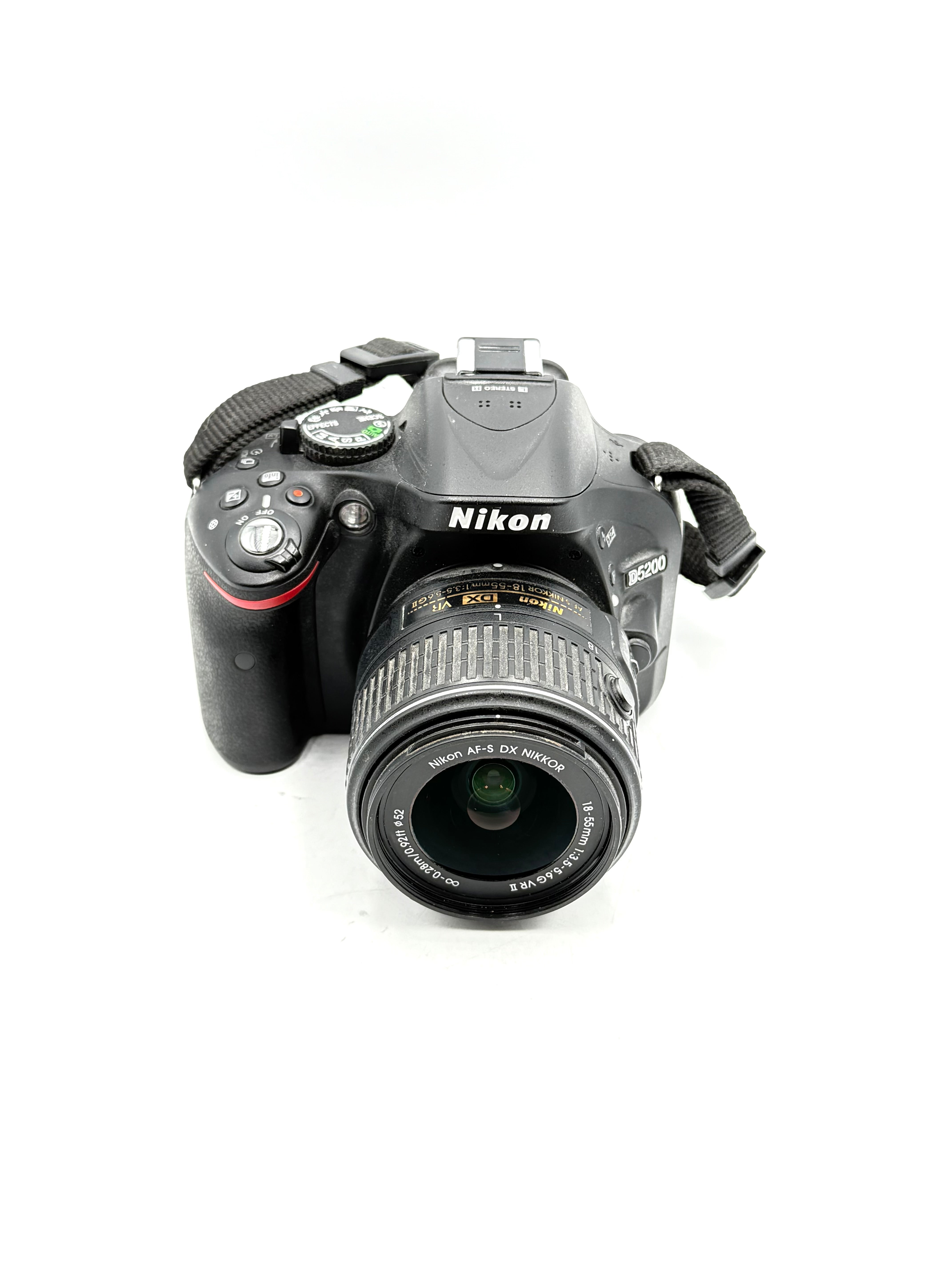 USED Nikon D5200 Digital SLR w/ 18-55mm VR