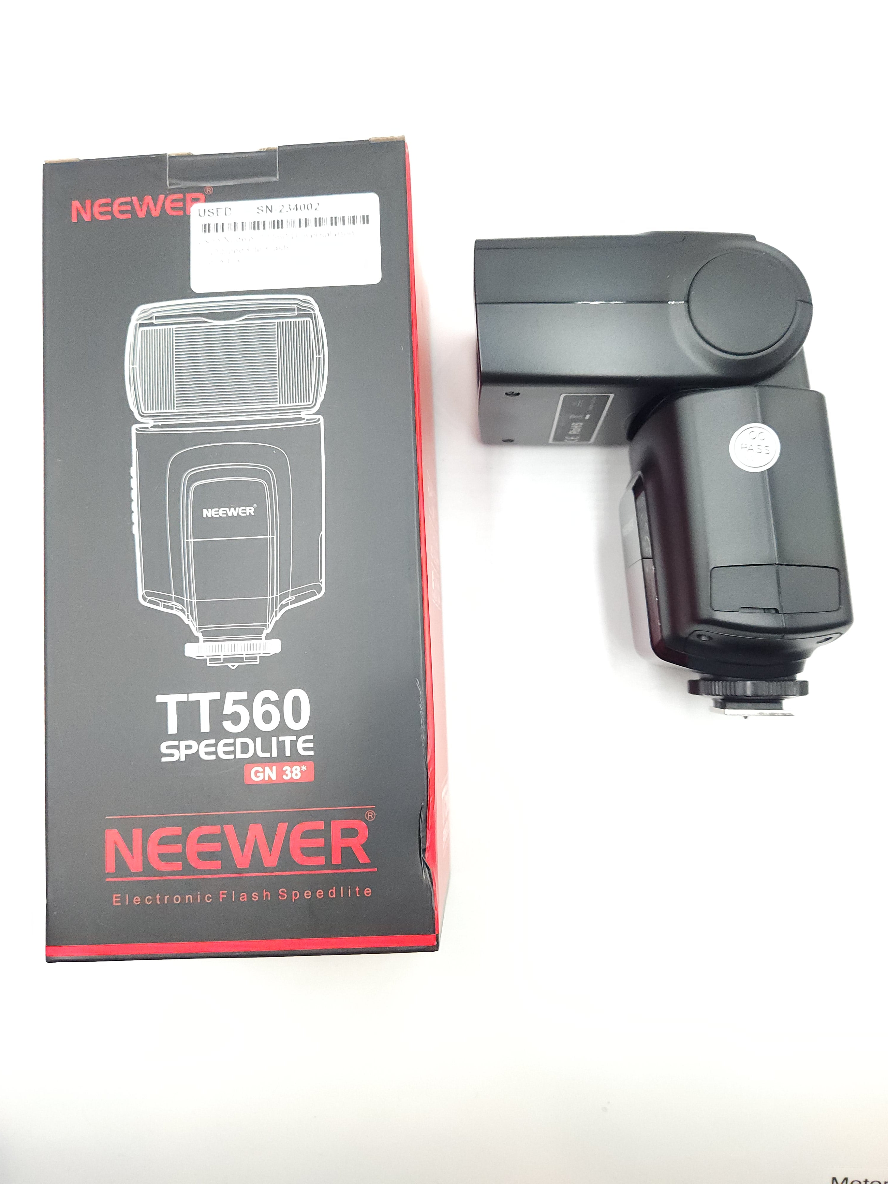 Used Neewer TT560 Universal (non-TTL) Speedlite Flash