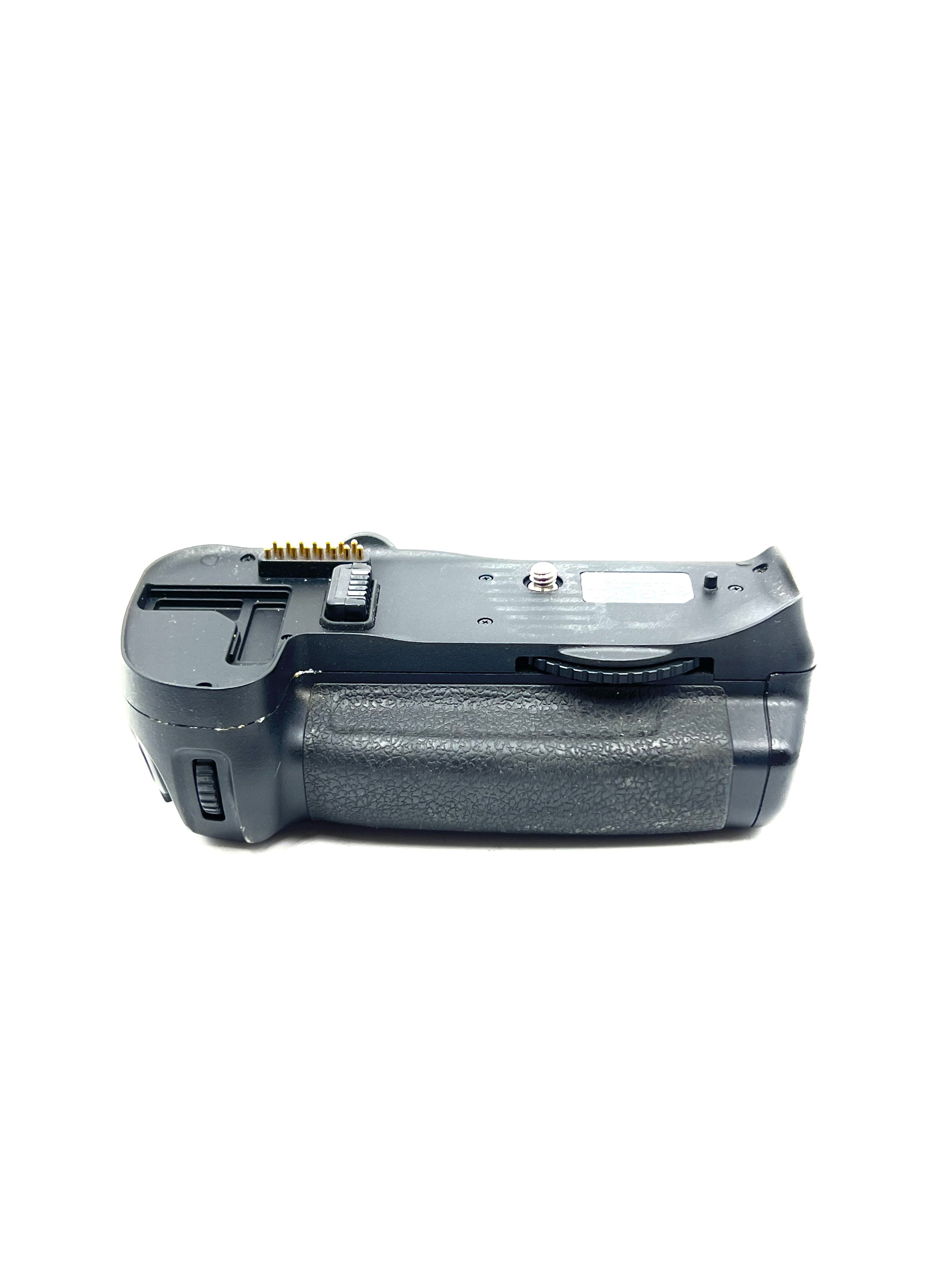 USED Nikon MB-D10 Battery Grip