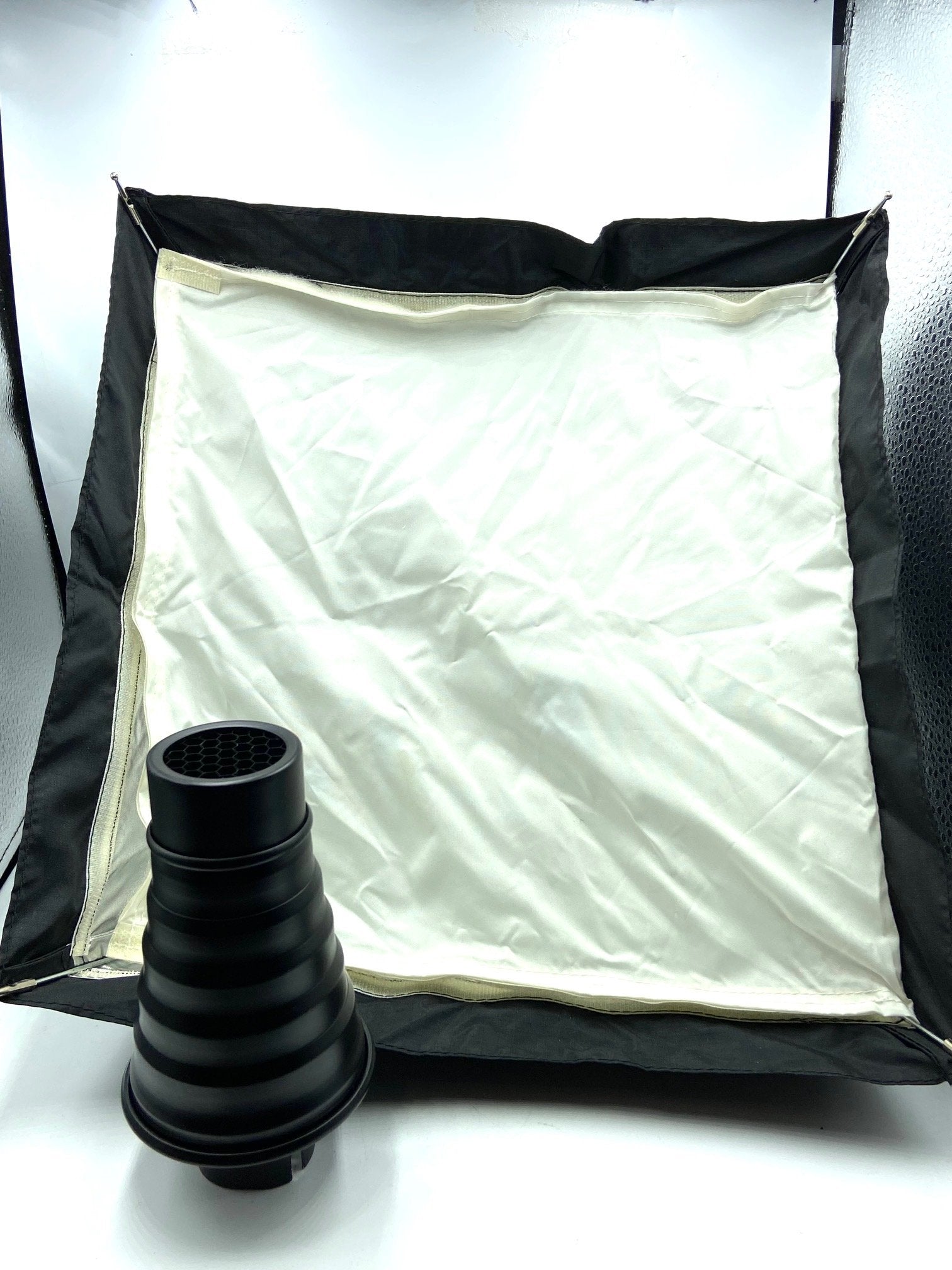 USED Quantum T5D-R with Reflector, Diffusor, Turbo 2x2, Freewire, Snoot, Bulb Cover, 12x12 Softbox