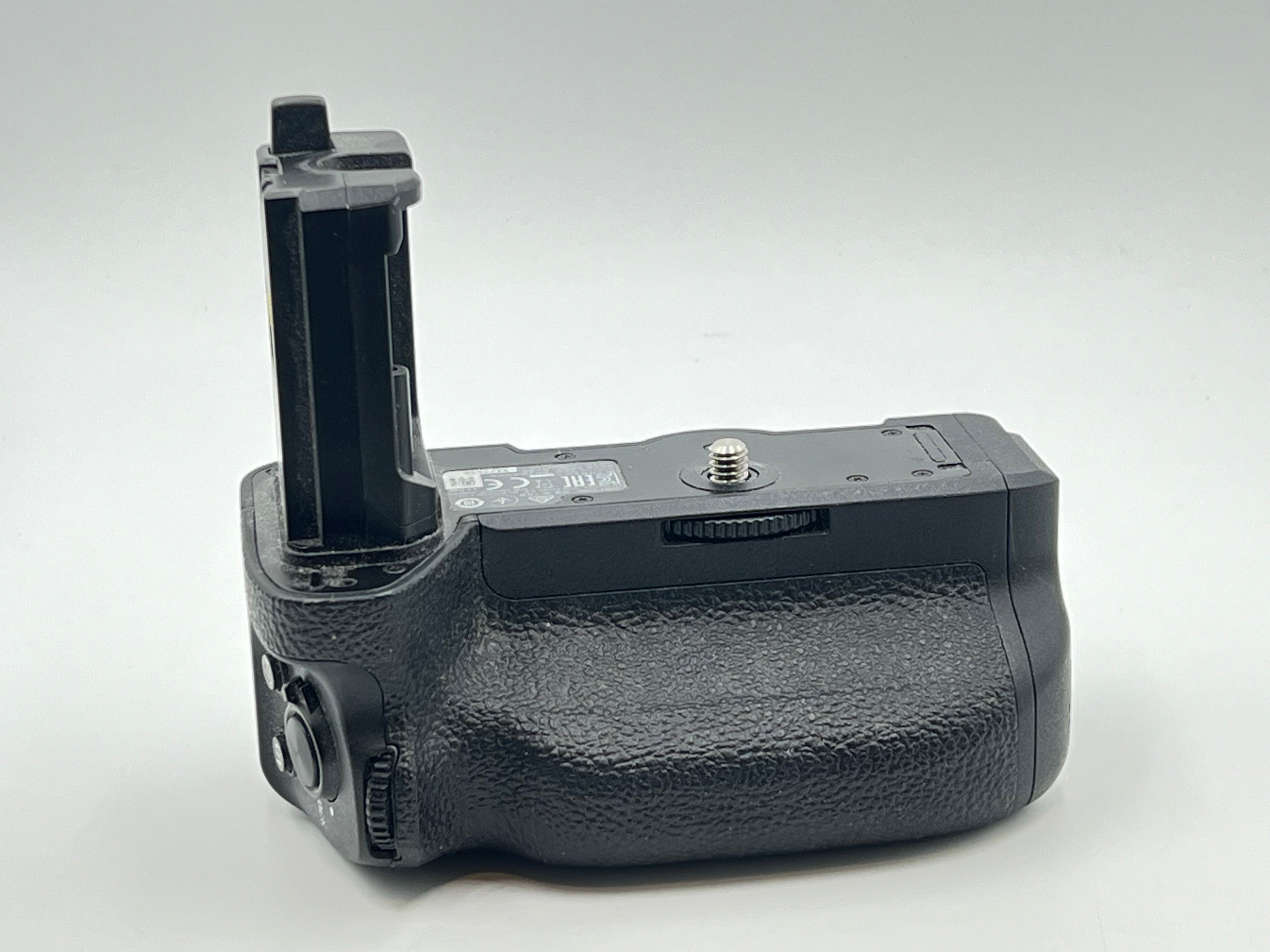 Used Sony VG-C4EM Vertical Grip for a7R IV