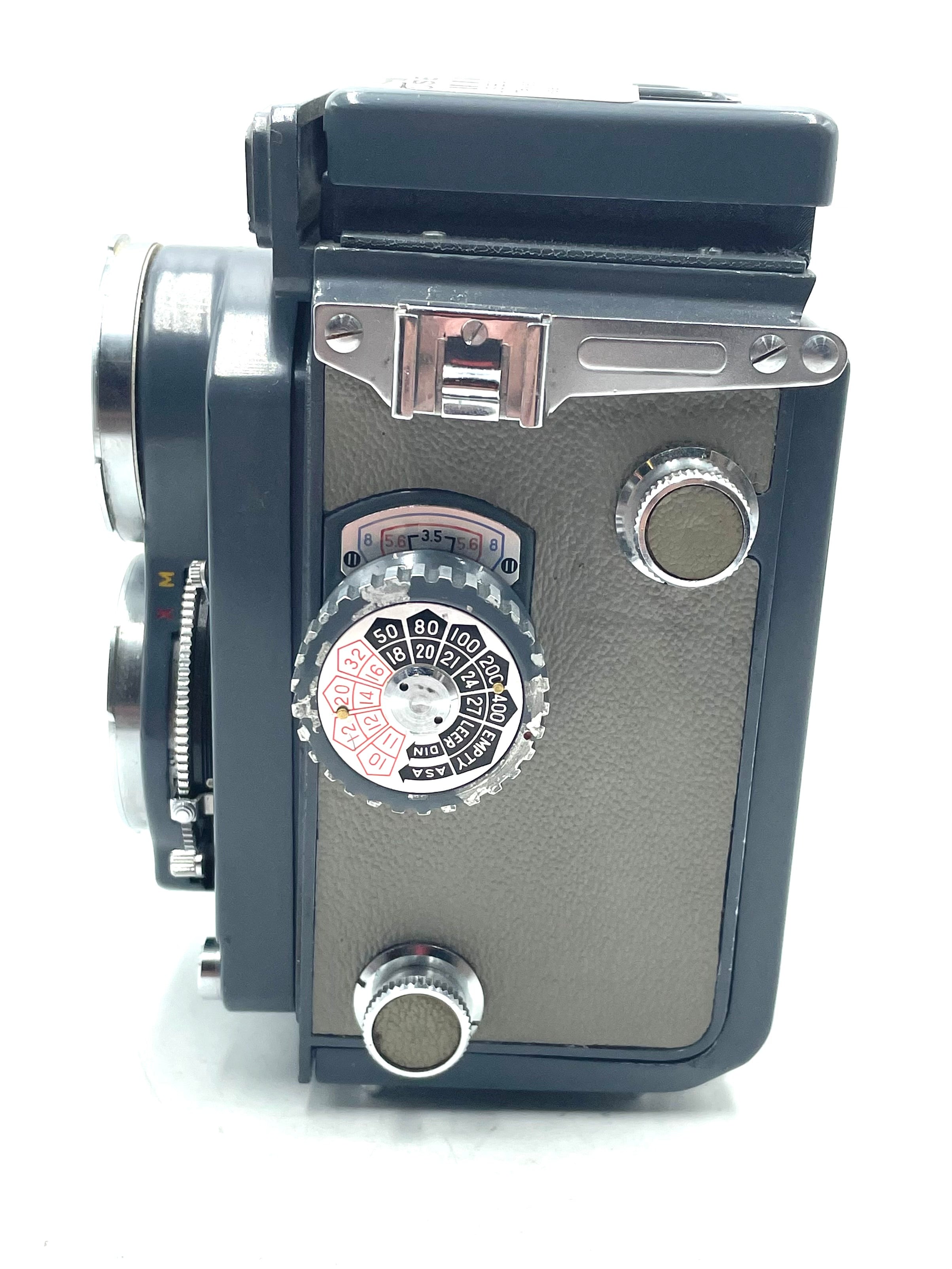 USED Yashica 44 with 60mm f/3.5 (Takes 127 film, NOT TESTED, collectible)