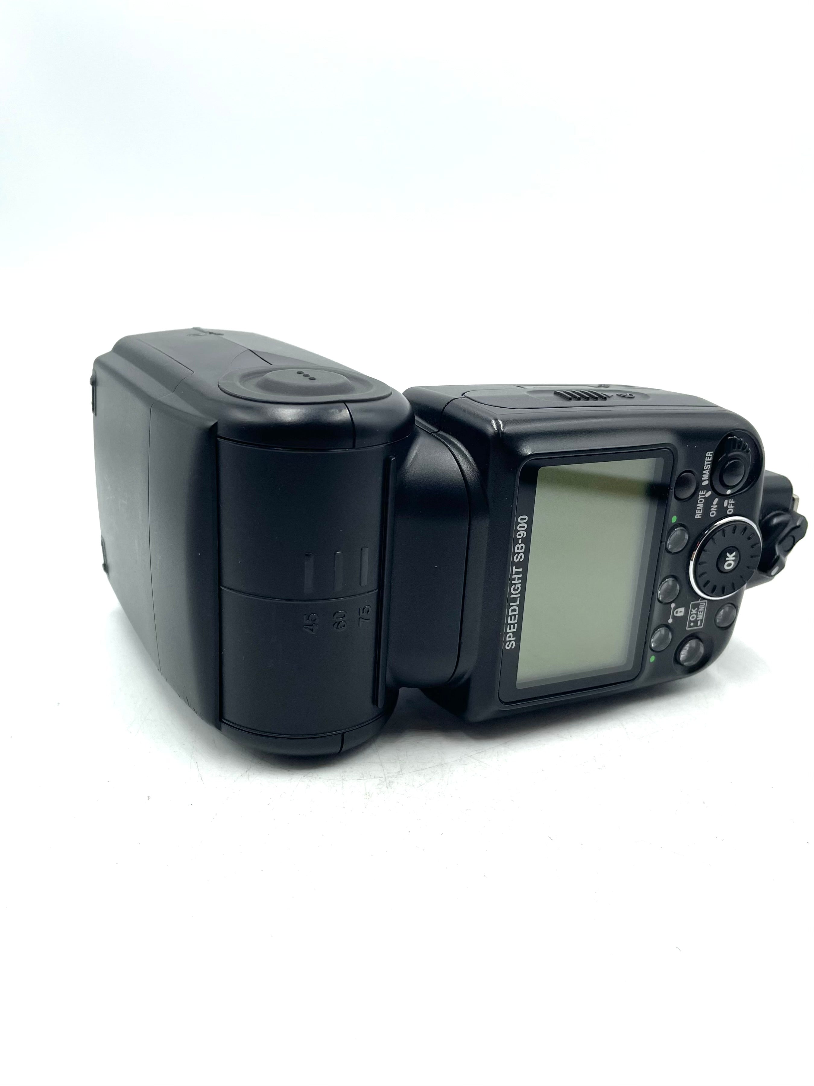 USED Nikon SB-900 Speedlight Flash