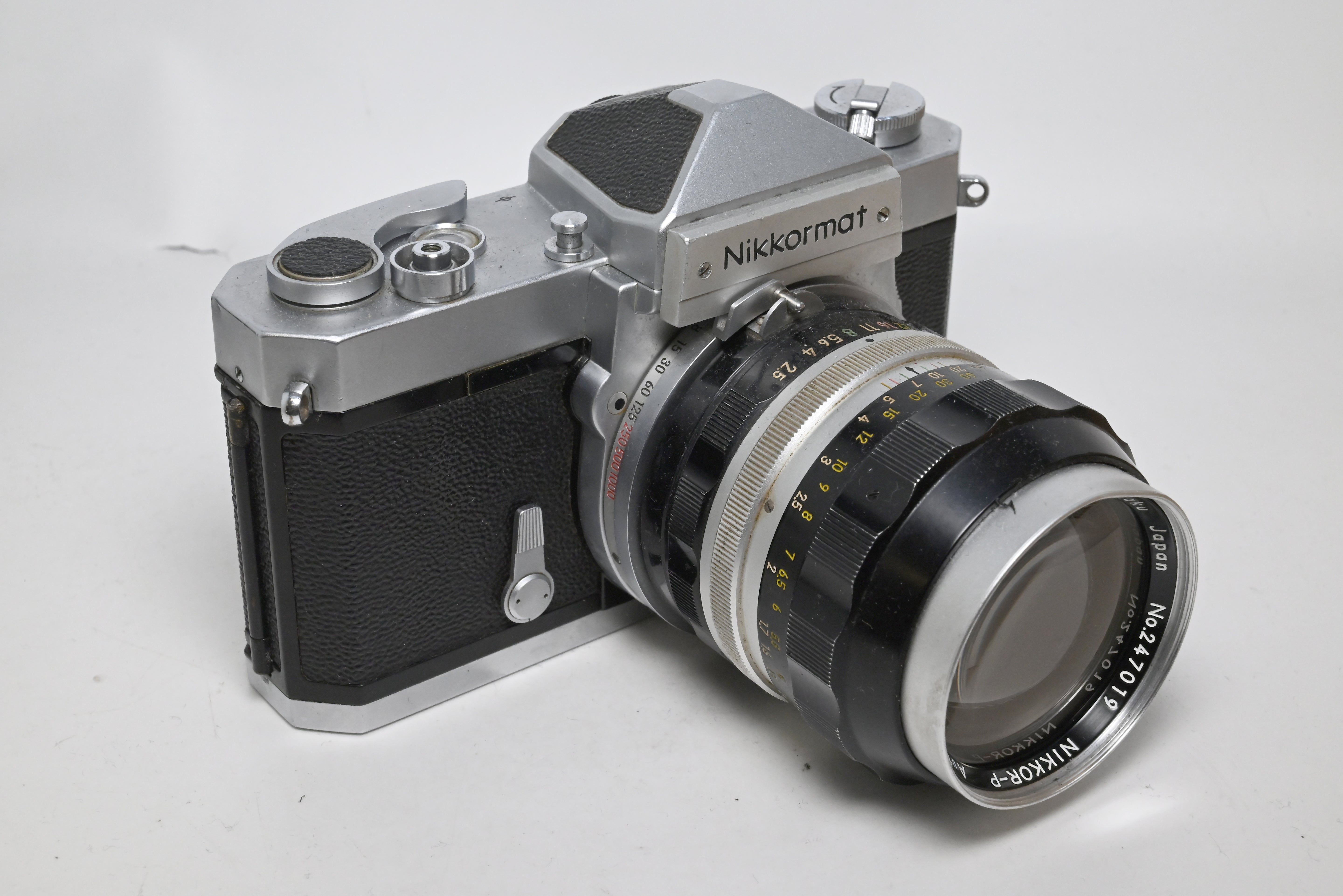 USED Nikkormat FTN w/ 105mm f/2.5 lens